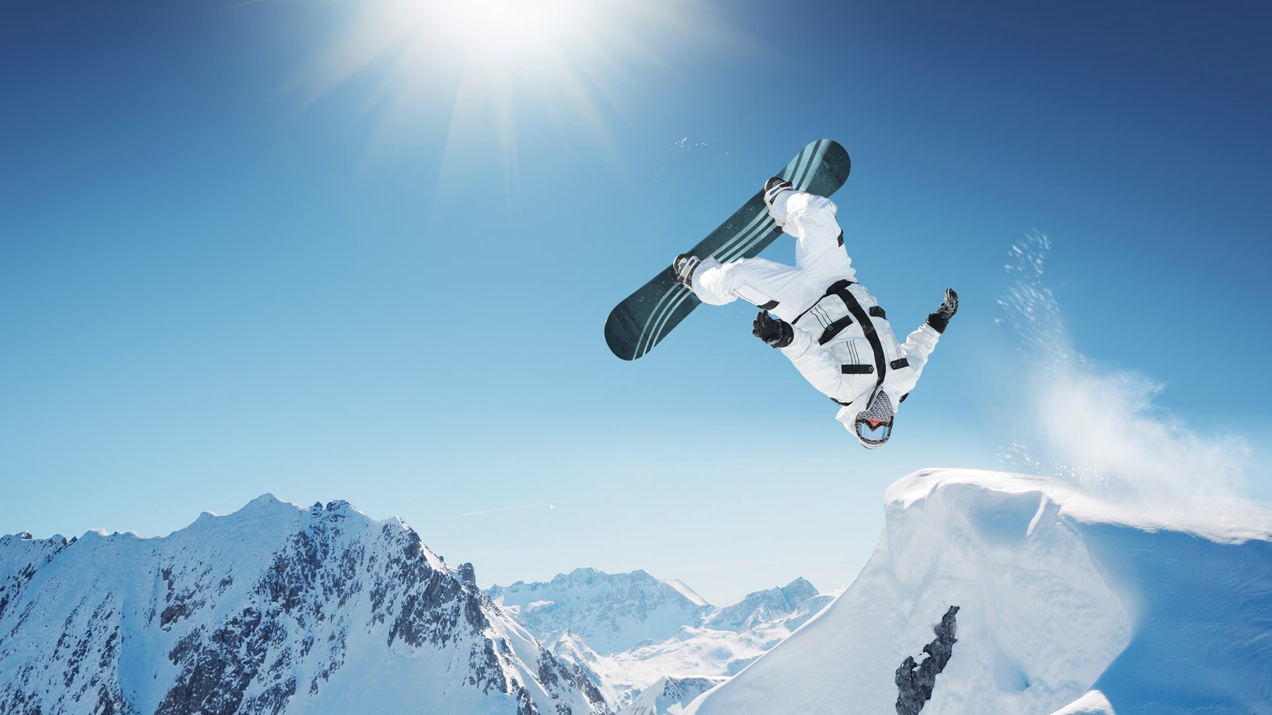 球队在比赛中采取稳守反击取得理想结果，球队处于优势怎样安排战术